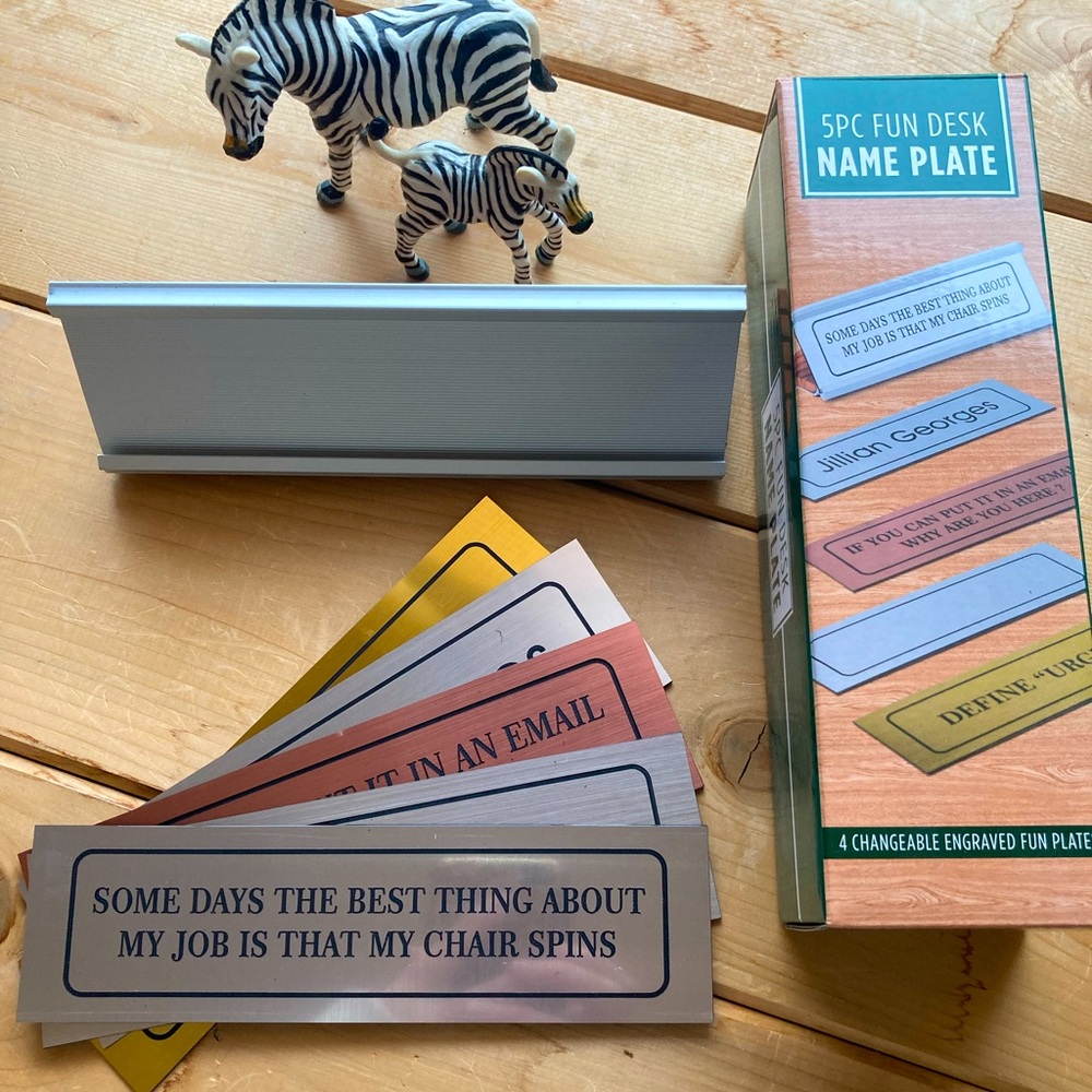 5-pc FUN desk name plate 😆.  Name plate holder w/5 name & “sayings” plates.